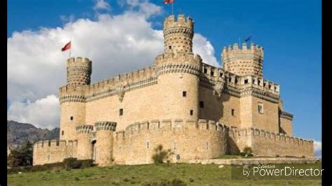  El Castillo de la Verdad: Mystical Realism and Architectural Wonder?